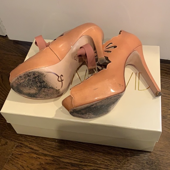 Joan & David Pink Pumps - Picture 3 of 4